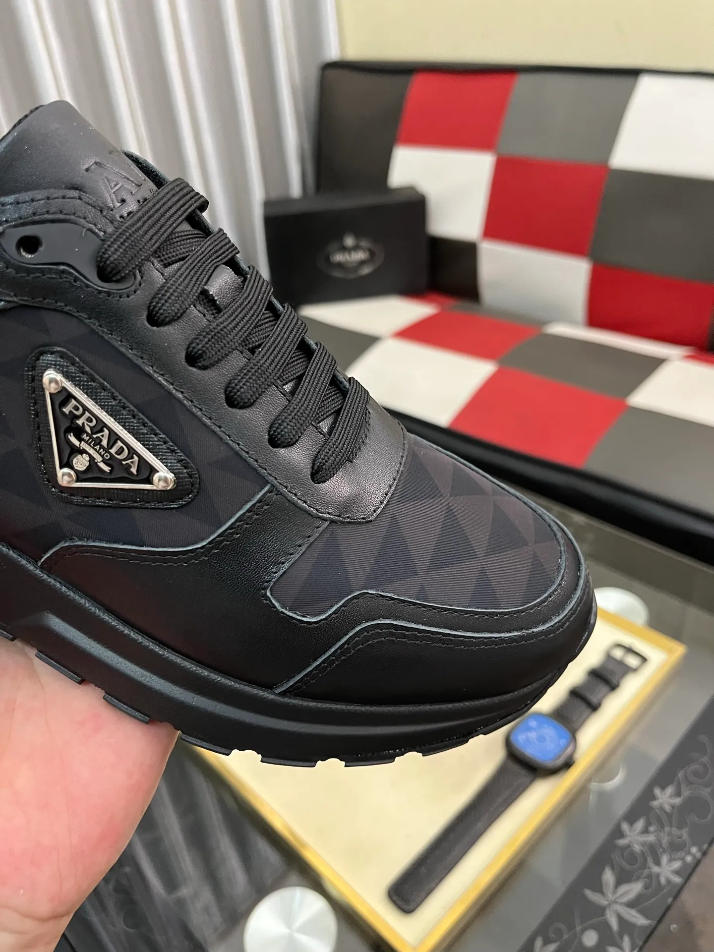 Men's men's shoes 💰420⌚️⌚️ Prada/Prada Men's new casual shoes, this sports shoe is made of imported calfskin upper with breathable mesh and breathable mesh lining. The foot pads are made of sheepskin, and the outsole is made of non-slip sports exclusive rubber outsole with logo. It feels good on the feet and is a fashionable item! Size: 38-442️⃣Colors available